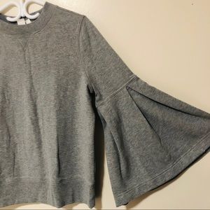 🙀 3/$30 GAP Grey Bell sleeve crew sweater M